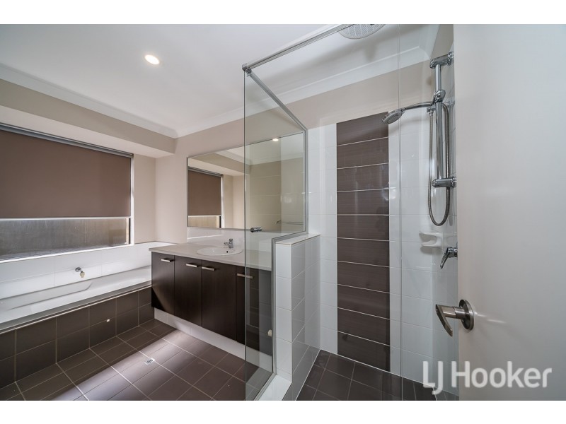 21 Flagship Avenue, Waikiki WA 6169