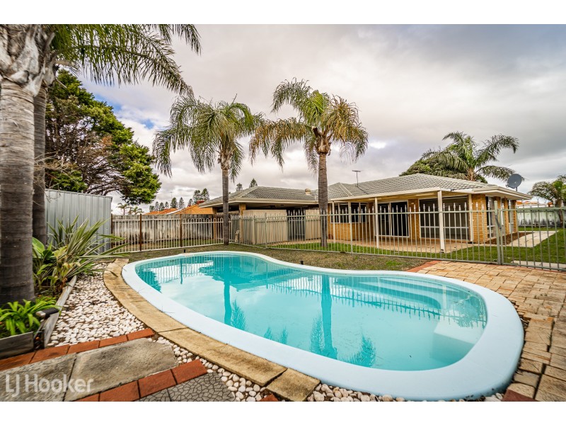 1 Elysee Court, Port Kennedy WA 6172