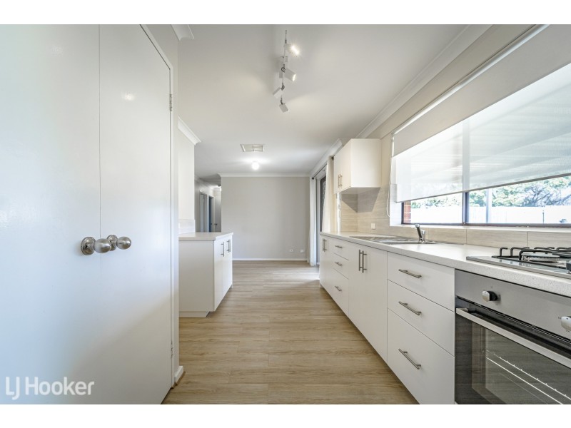 135 Charthouse Road, Waikiki WA 6169