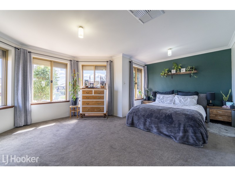 10 Moorburg Loop, Port Kennedy WA 6172