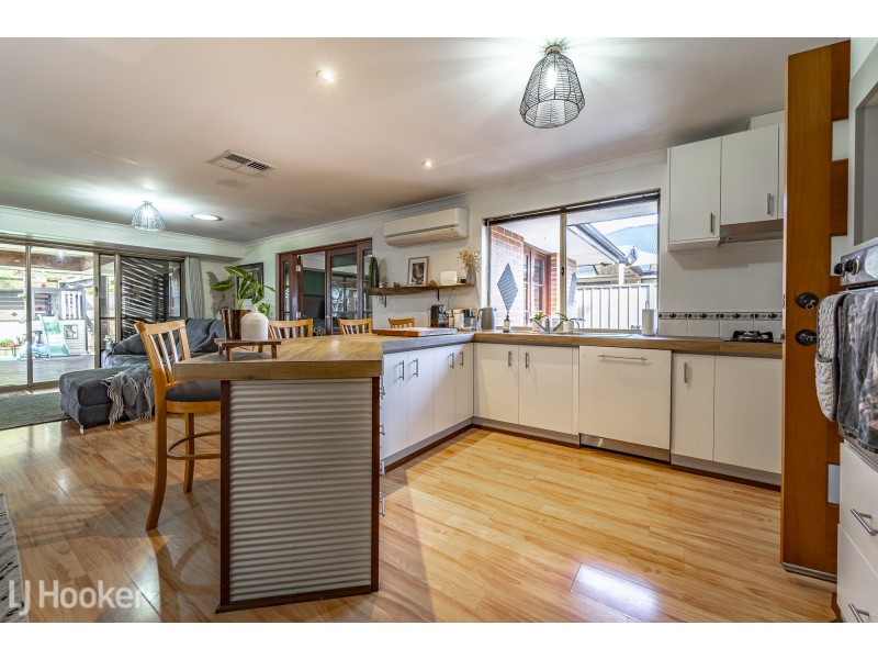10 Moorburg Loop, Port Kennedy WA 6172