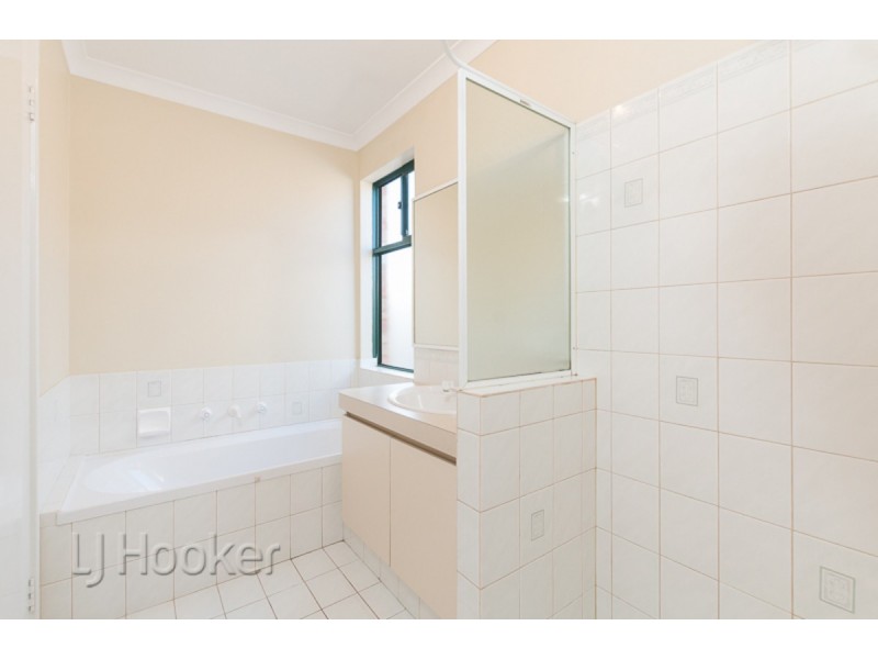 12/10 Nabberu Loop, Cooloongup WA 6168