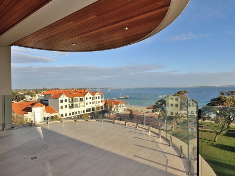 8/3 Rockingham Beach Road, Rockingham WA 6168