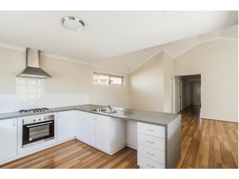 68 Leisure Way, Halls Head WA 6210