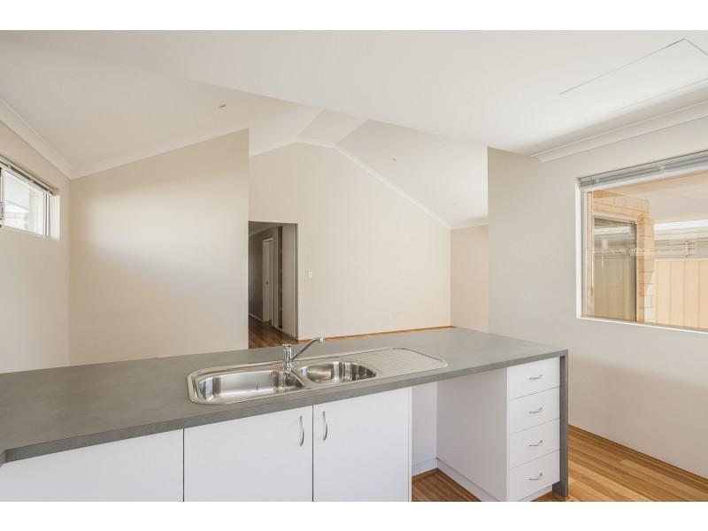 68 Leisure Way, Halls Head WA 6210