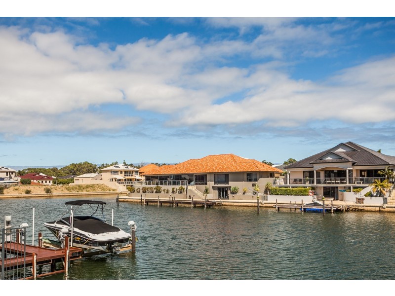 68 Leisure Way, Halls Head WA 6210