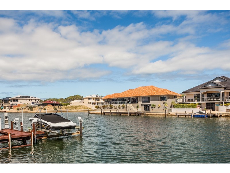 68 Leisure Way, Halls Head WA 6210