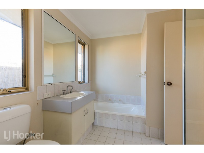 18 Castlerock Avenue, Waikiki WA 6169