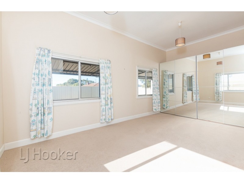 168 Safety Bay Road, Shoalwater WA 6169