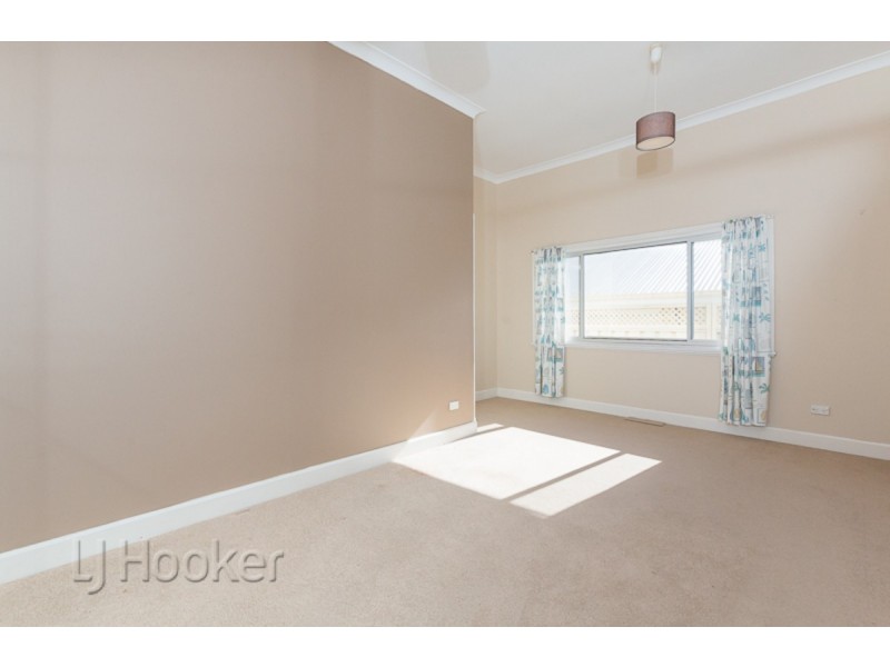 168 Safety Bay Road, Shoalwater WA 6169