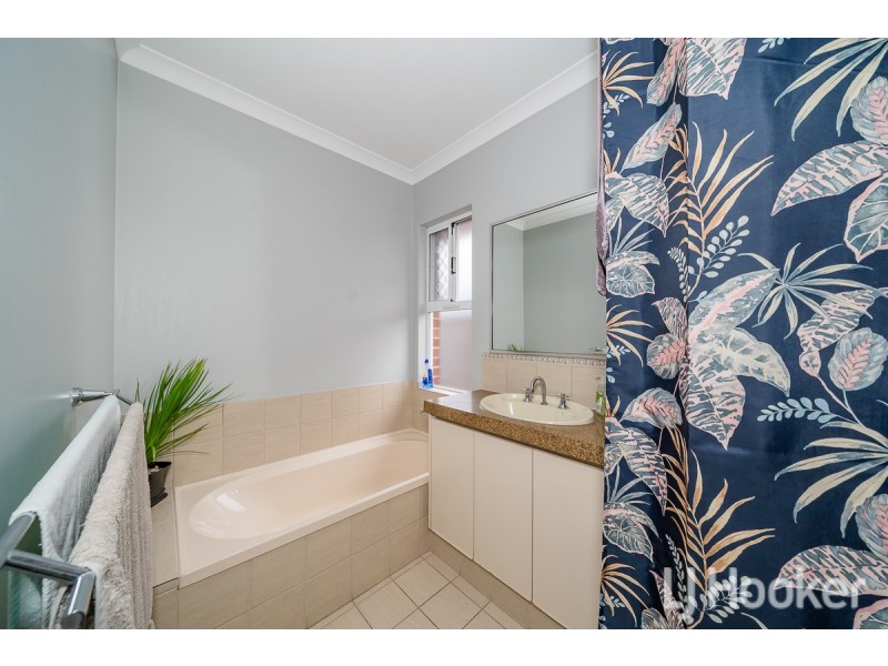 4 Seaspray Place, Waikiki WA 6169