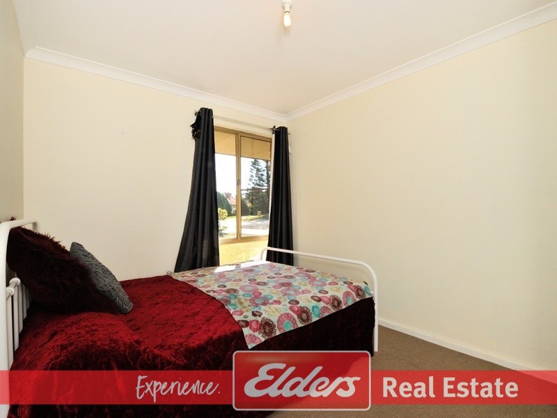 8 Doncaster Gardens, Port Kennedy WA 6172