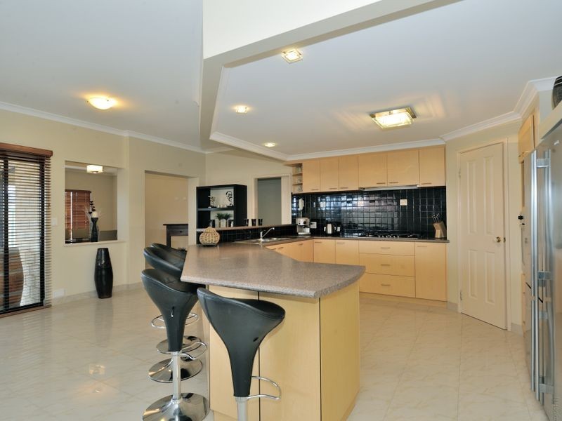 13 Drummonds Approach, Secret Harbour WA 6173