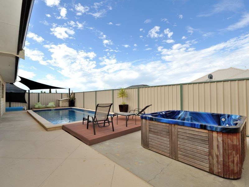 13 Drummonds Approach, Secret Harbour WA 6173