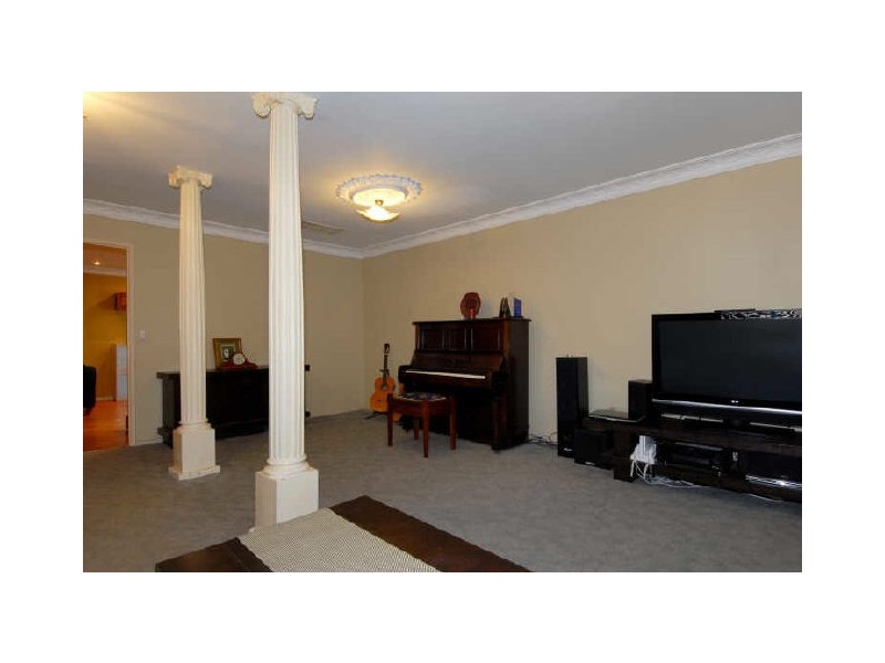 3 Varley Crescent, Cooloongup WA 6168