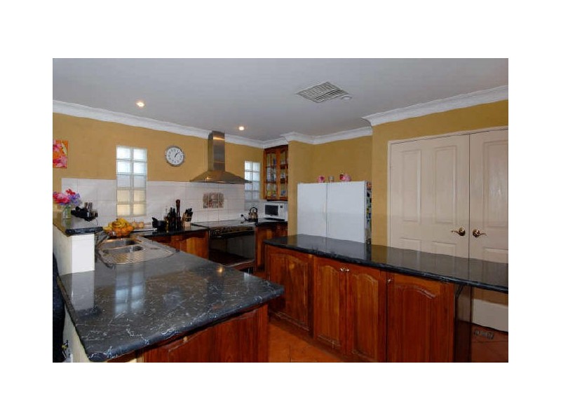3 Varley Crescent, Cooloongup WA 6168