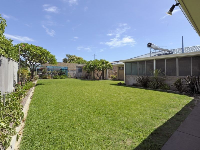 15 McClure Street, Safety Bay WA 6169