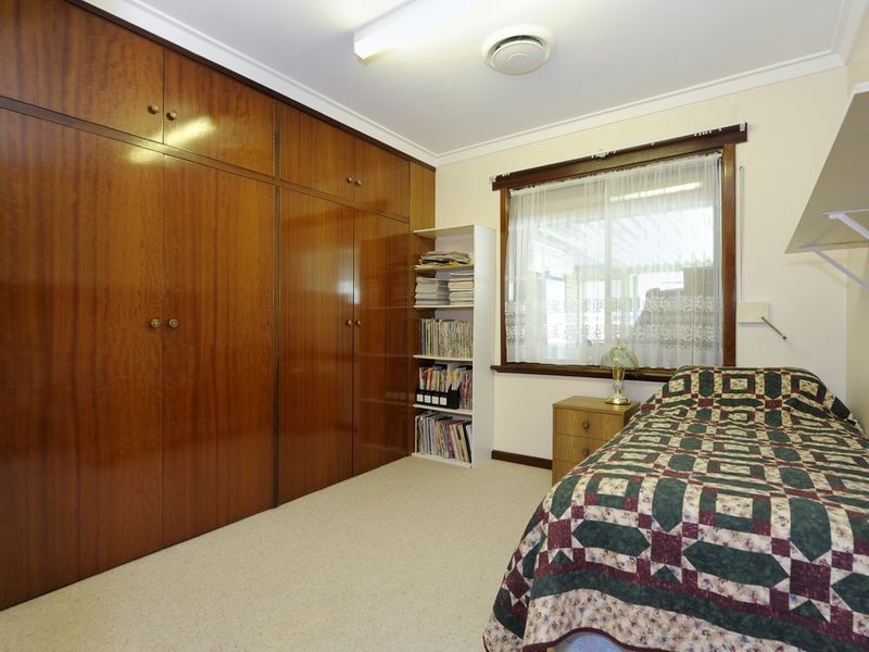 15 McClure Street, Safety Bay WA 6169