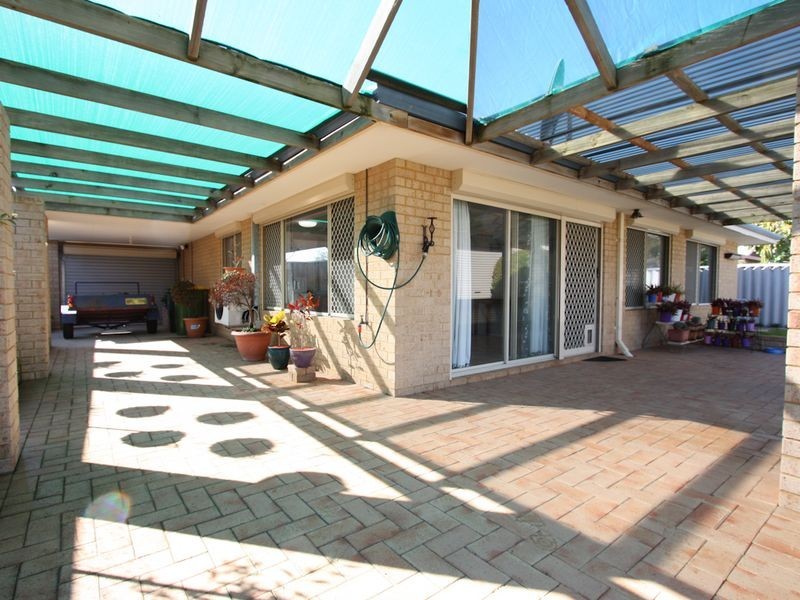 8 Lindeman Court, Waikiki WA 6169