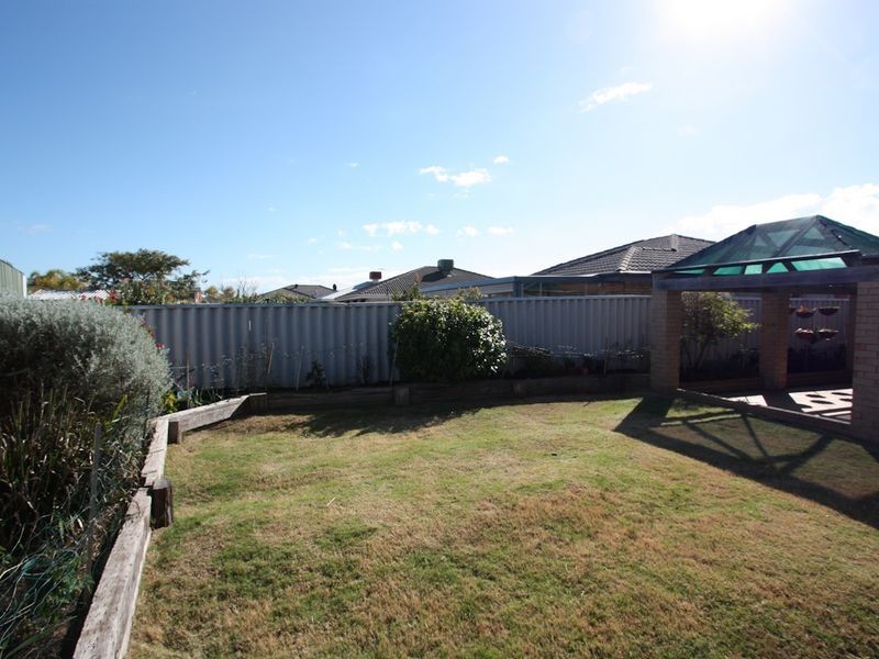 8 Lindeman Court, Waikiki WA 6169