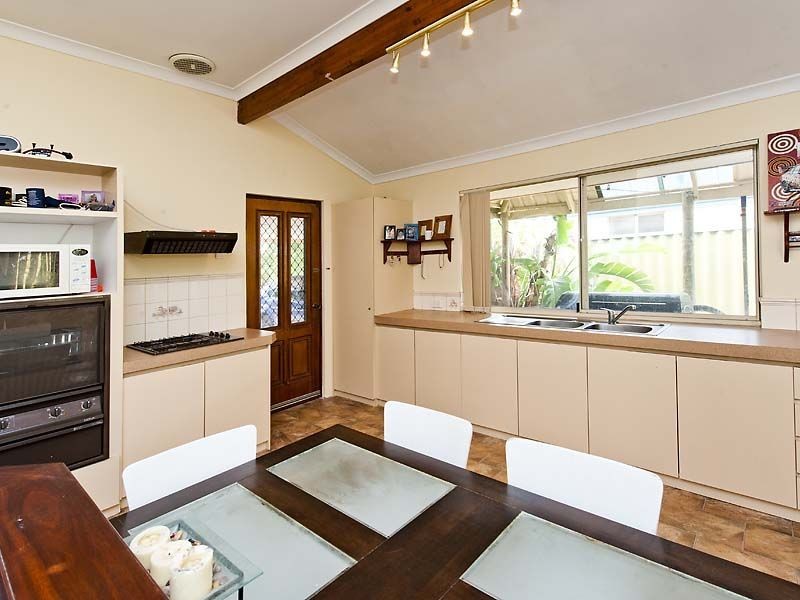 4 Taki Place, Secret Harbour WA 6173