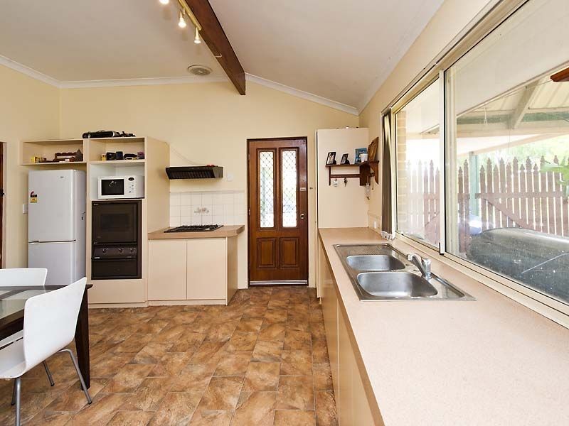 4 Taki Place, Secret Harbour WA 6173