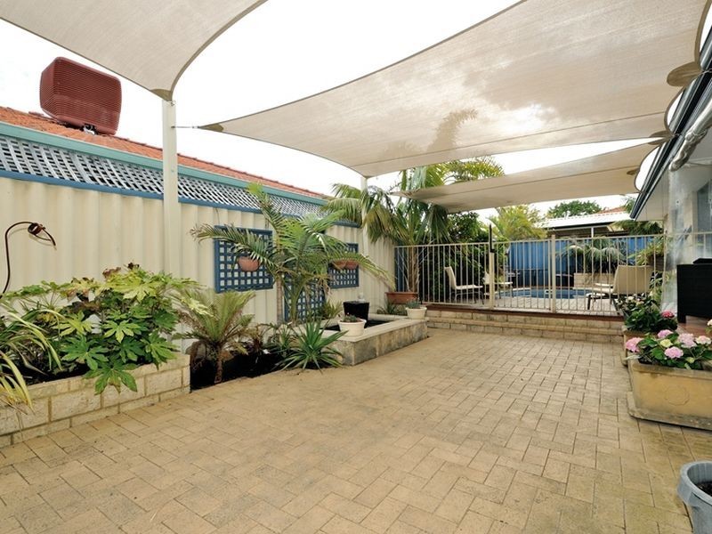 2 Galway Gardens, Warnbro WA 6169