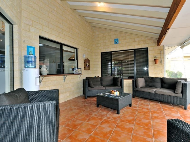 2 Galway Gardens, Warnbro WA 6169
