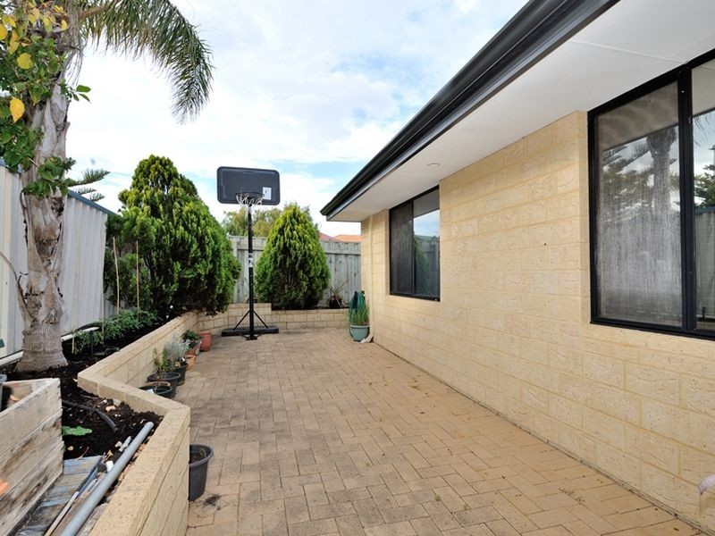 2 Galway Gardens, Warnbro WA 6169
