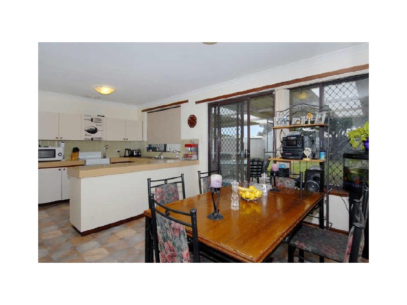 12 Raeside Crescent, Cooloongup WA 6168