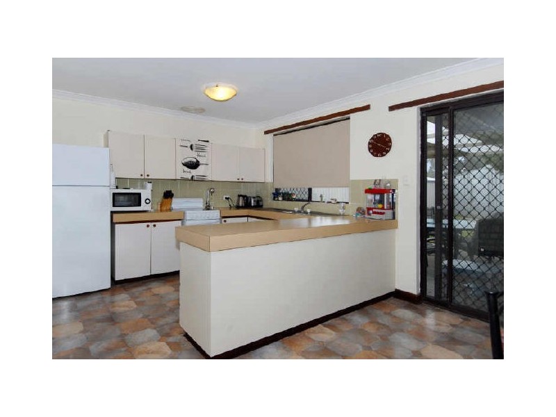 12 Raeside Crescent, Cooloongup WA 6168