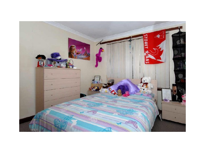 12 Raeside Crescent, Cooloongup WA 6168