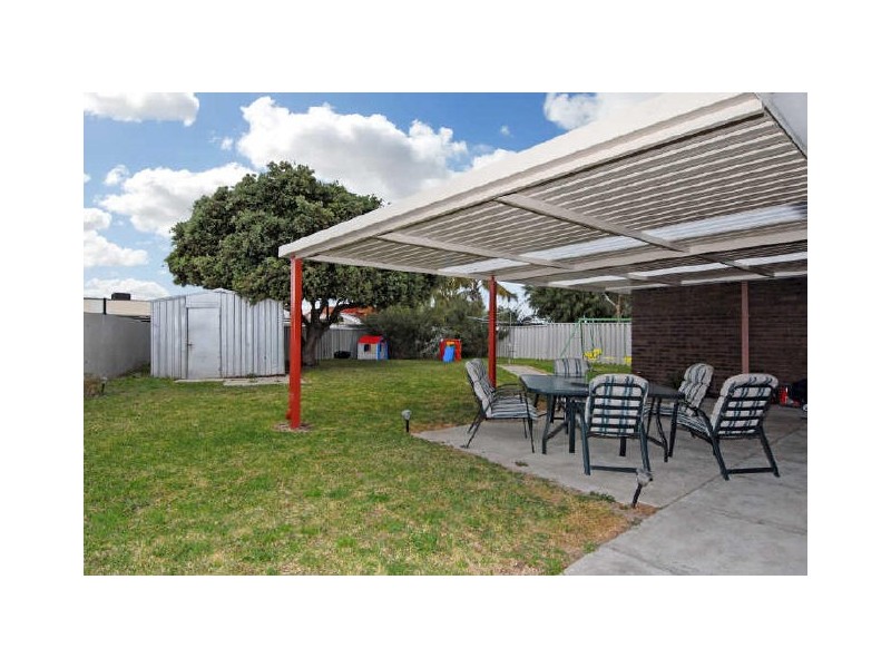 12 Raeside Crescent, Cooloongup WA 6168