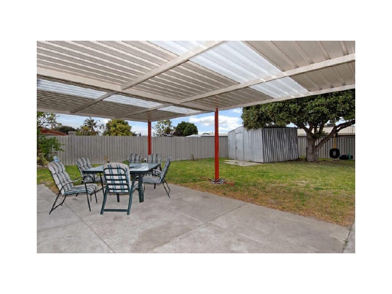 12 Raeside Crescent, Cooloongup WA 6168