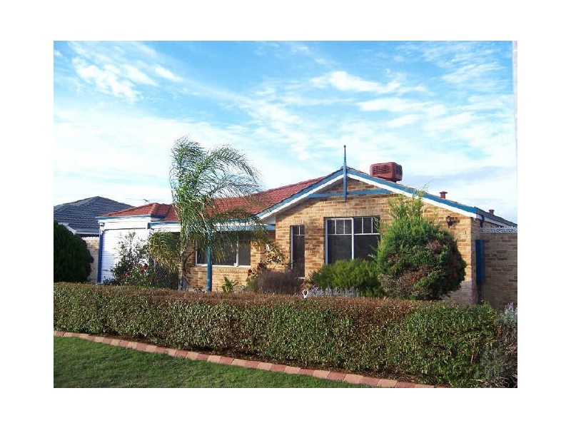32 Royal Palm Drive, Warnbro WA 6169