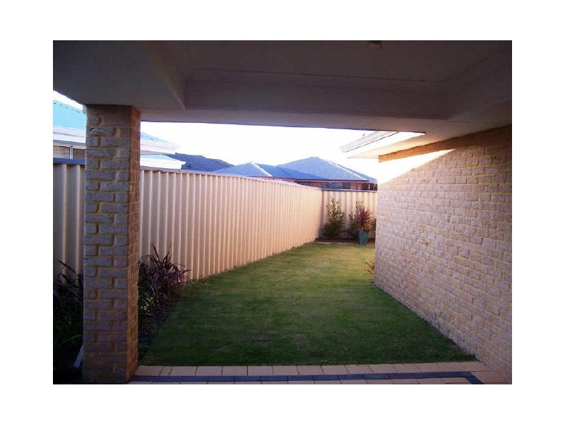 8 Epsilon Drive, Rockingham WA 6168