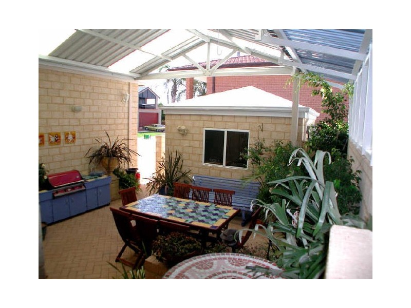 6 Ernest Street, Safety Bay WA 6169