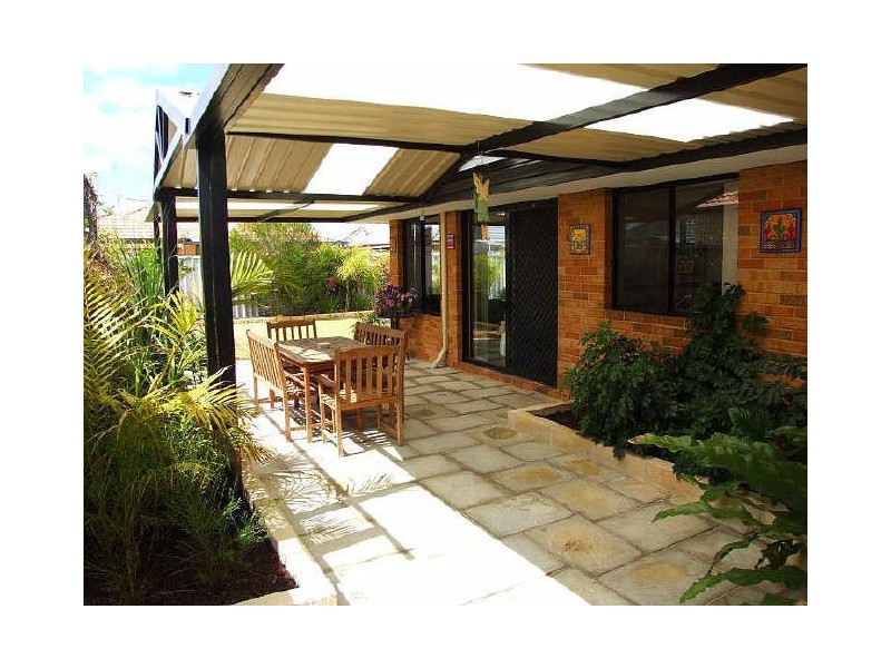 18 Carmana Lane, Warnbro WA 6169