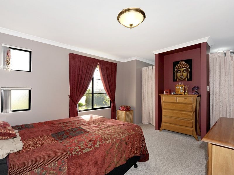 90 Harrington Waters Drive, Waikiki WA 6169