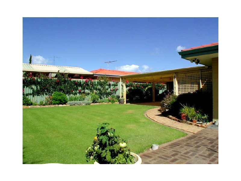 32 Nettleton Way, Safety Bay WA 6169