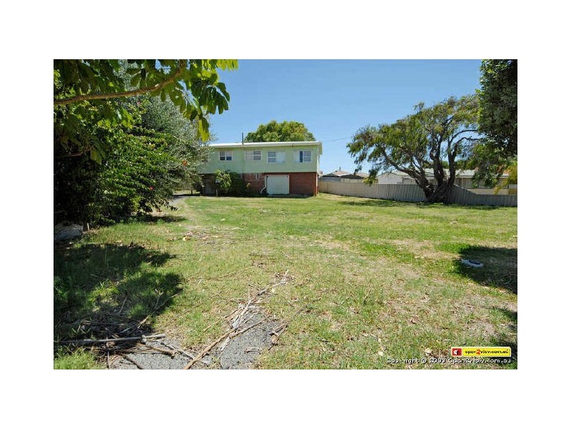 135 Gloucester Cres, Shoalwater WA 6169