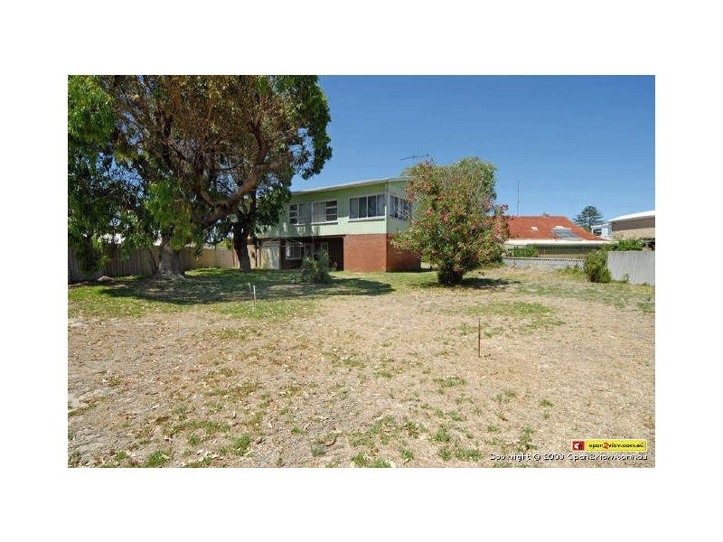 135 Gloucester Cres, Shoalwater WA 6169