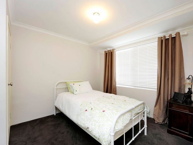 16 Swanson Way, Secret Harbour WA 6173