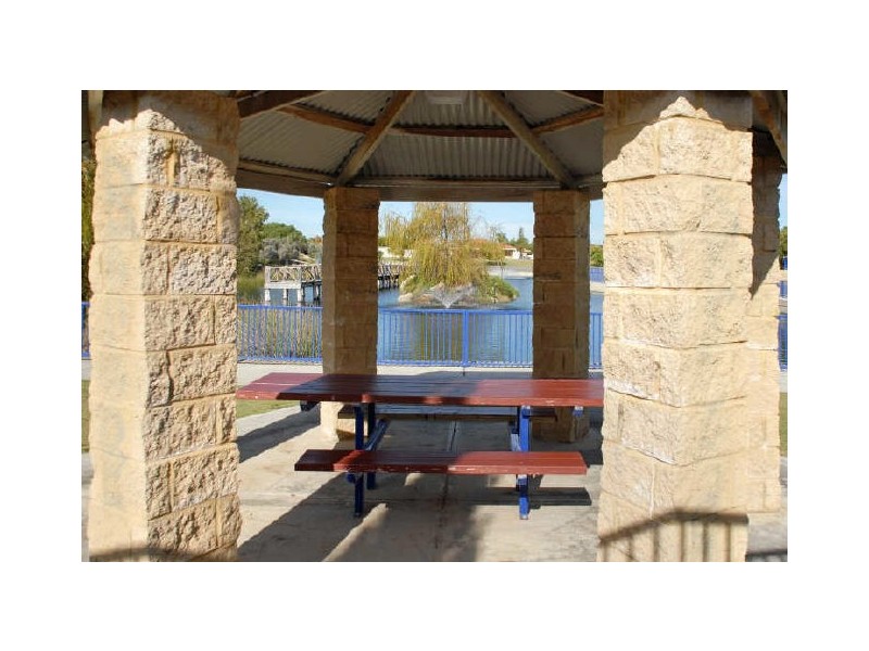 13 Andros Street, Safety Bay WA 6169