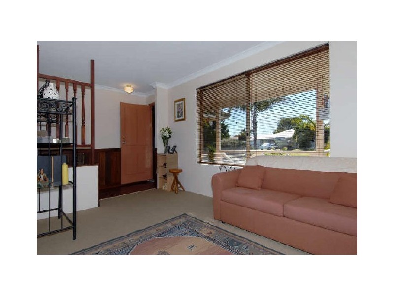 12 Lightfoot Place, Cooloongup WA 6168