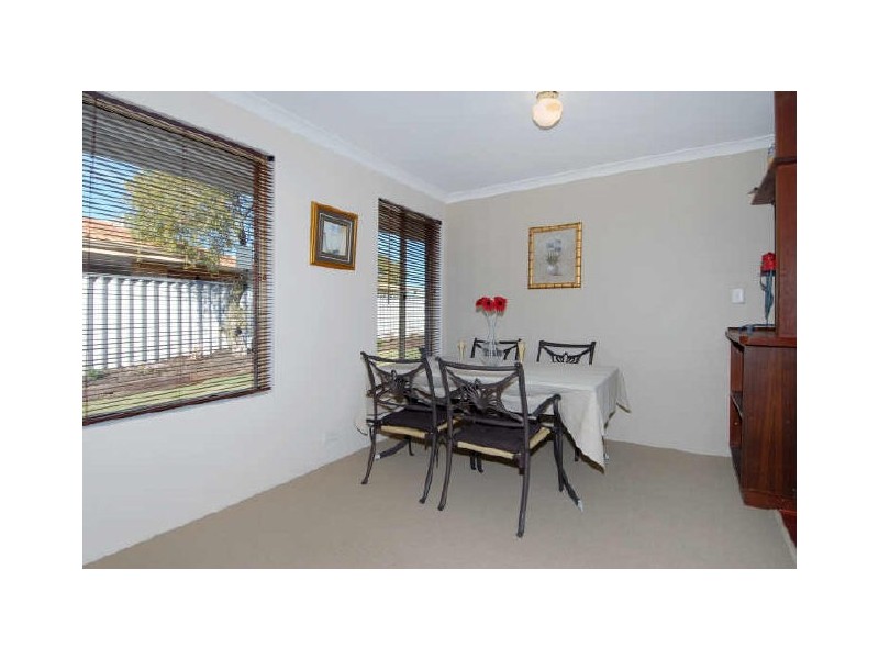 12 Lightfoot Place, Cooloongup WA 6168