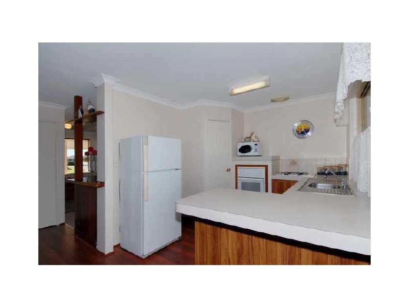 12 Lightfoot Place, Cooloongup WA 6168