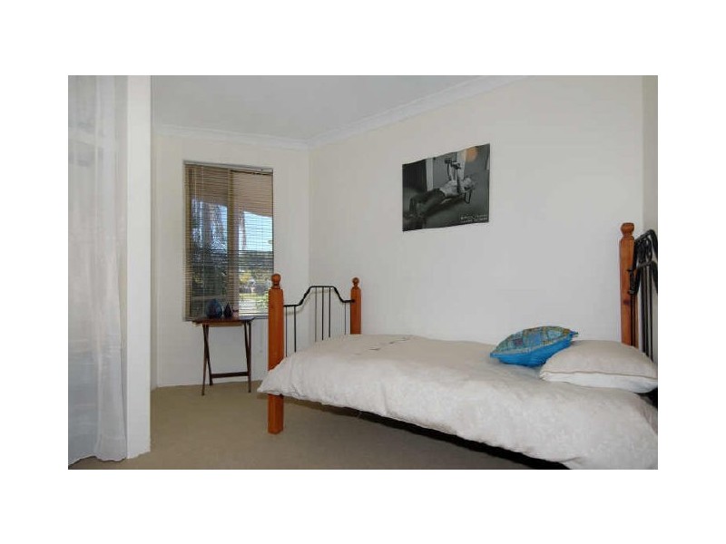 12 Lightfoot Place, Cooloongup WA 6168
