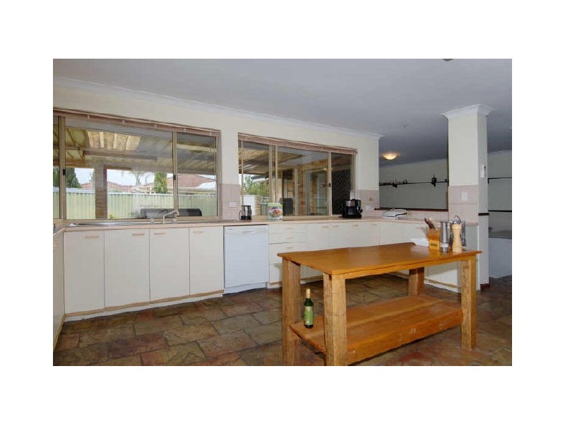 33 Woodbridge Drive, Cooloongup WA 6168