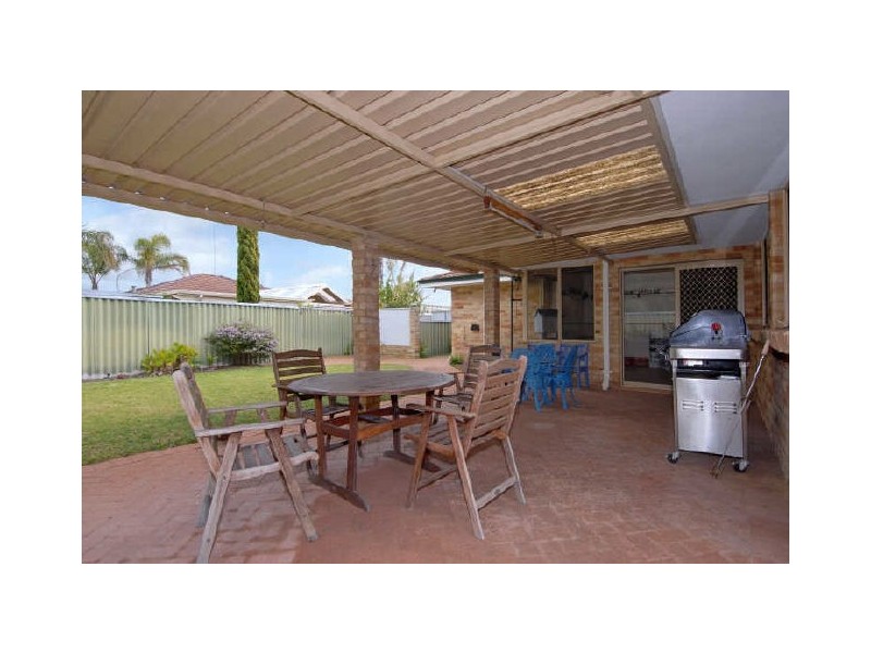 33 Woodbridge Drive, Cooloongup WA 6168